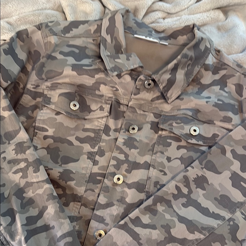 Women’s Denim Camo Jacket *brand new* - size 2x. Belle by Kim Gravel